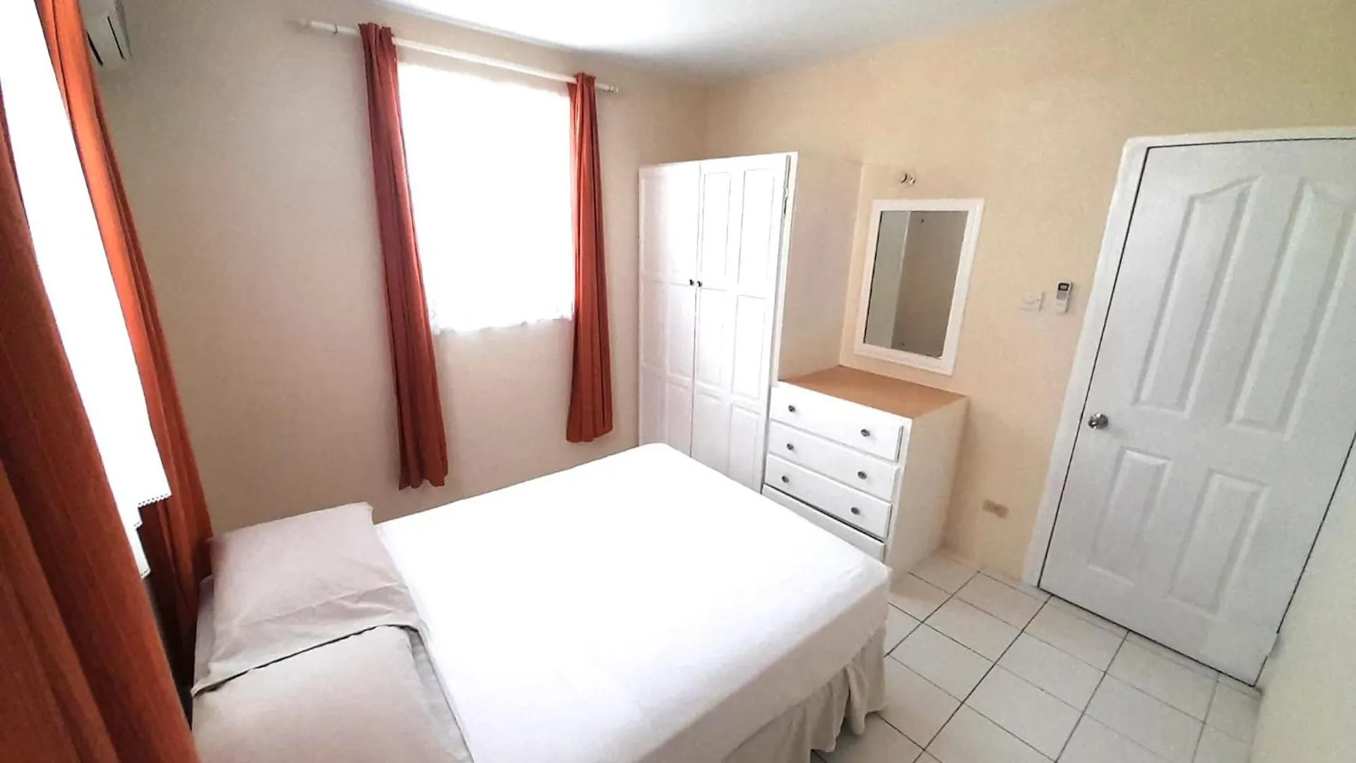 Coastal View Apt #1 - 2 Bed Крайст-Черч
