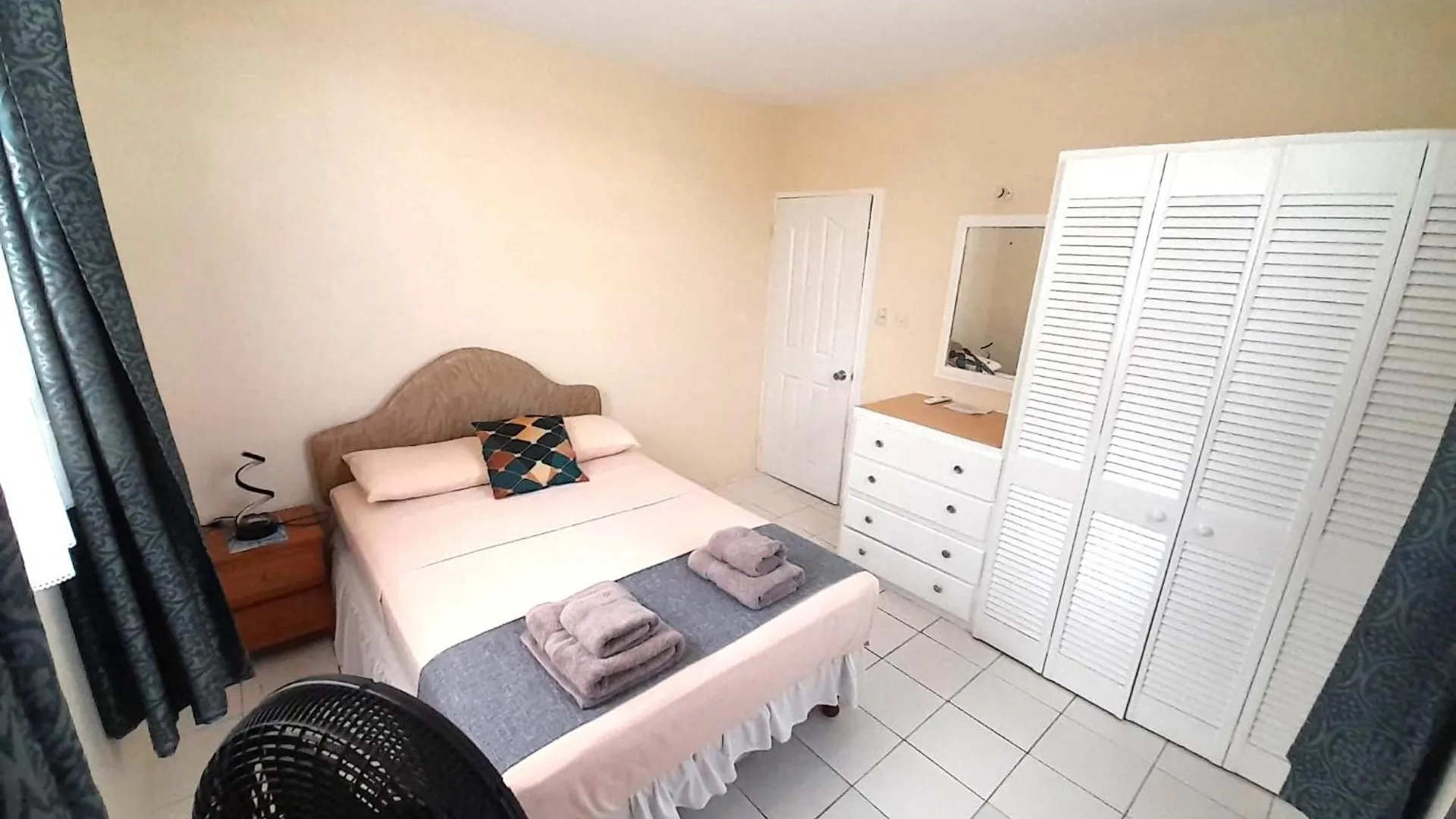Coastal View Apt #1 - 2 Bed Крайст-Черч