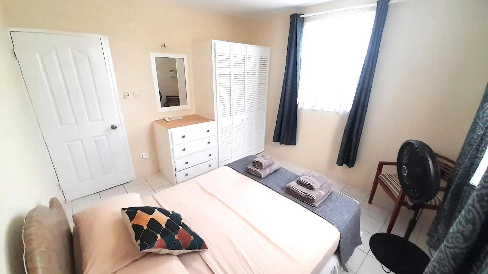 Coastal View Apt #1 - 2 Bed Крайст-Черч Апартаменты