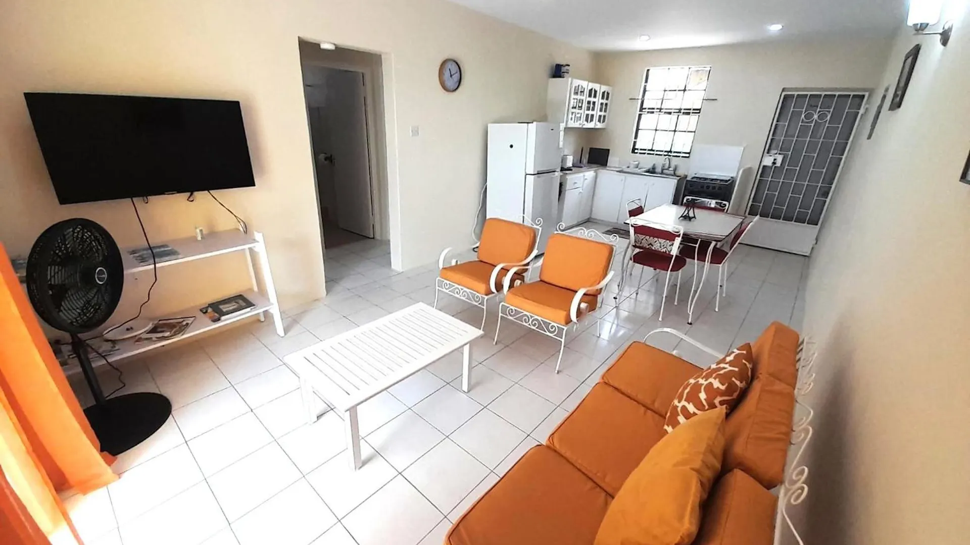 Coastal View Apt #1 - 2 Bed Крайст-Черч