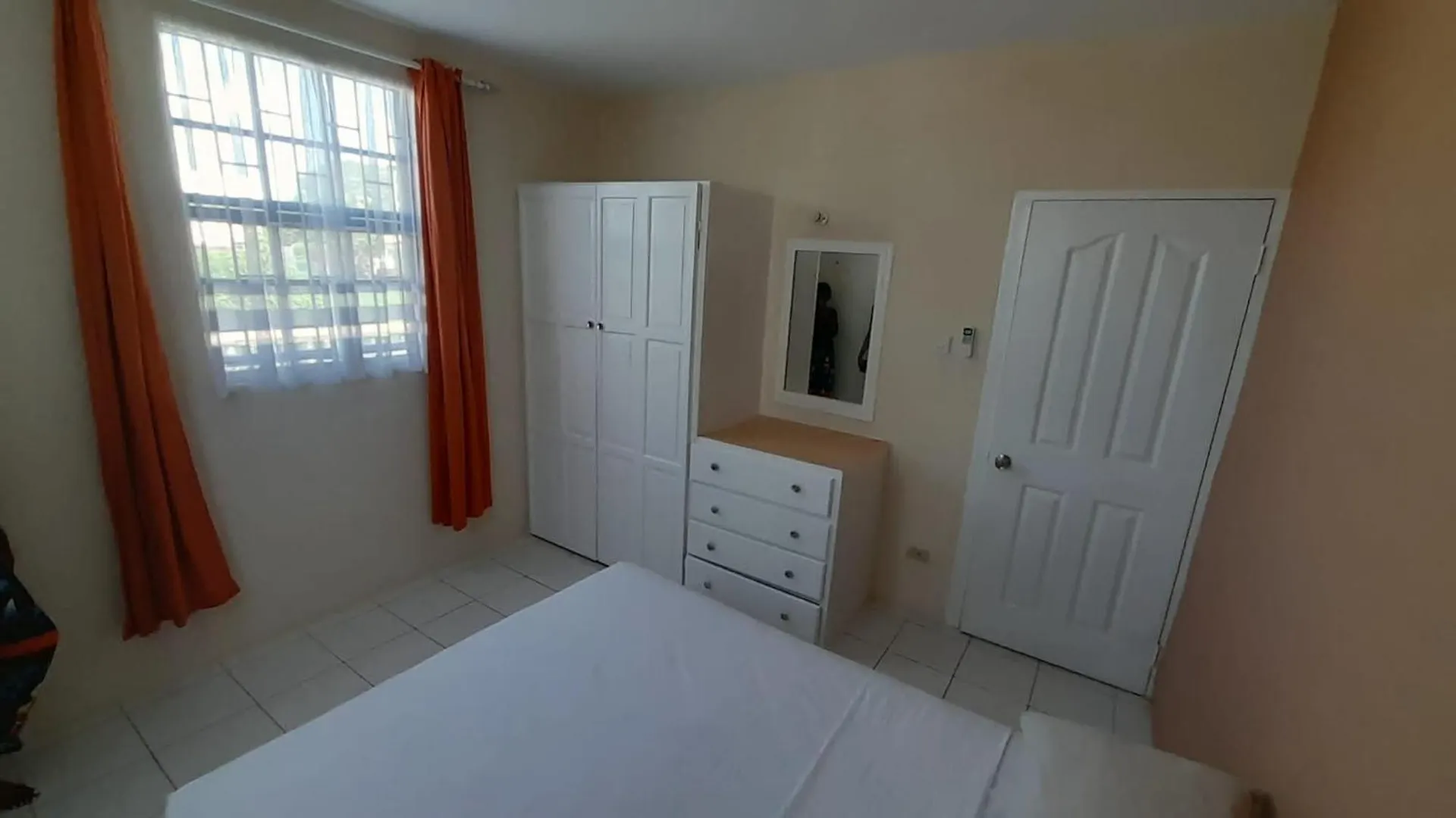 Coastal View Apt #1 - 2 Bed Крайст-Черч